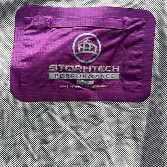 Stormtech Performance Rain and Windbreaker Jacket. Size Medium - Picture 14 of 16